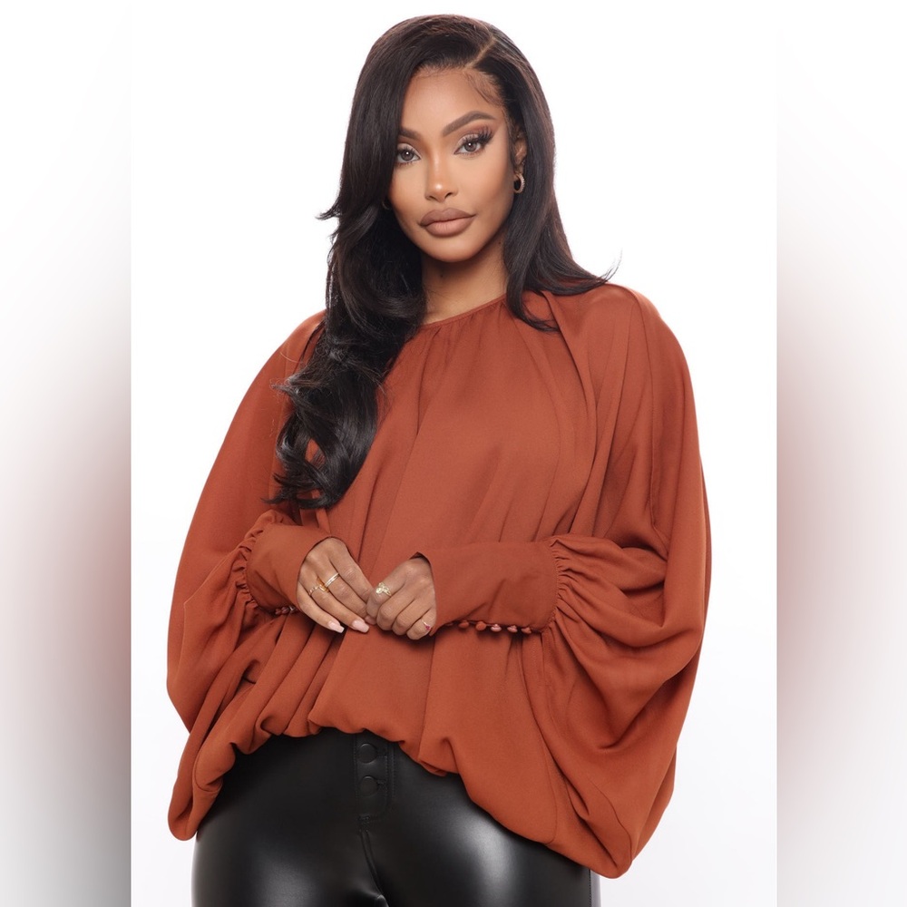 *NWT* Rust Top Size M